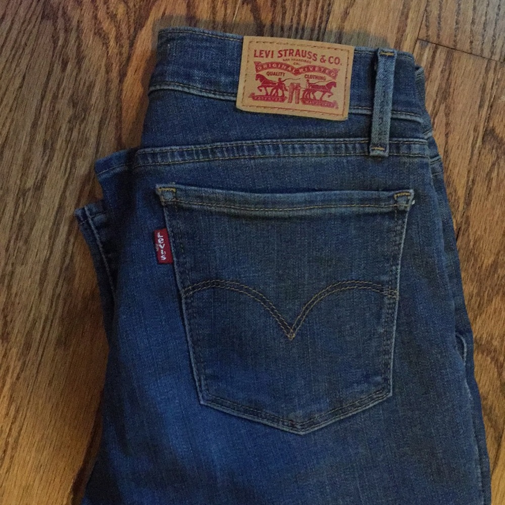 710 Levi’s Super Skinny size 27
